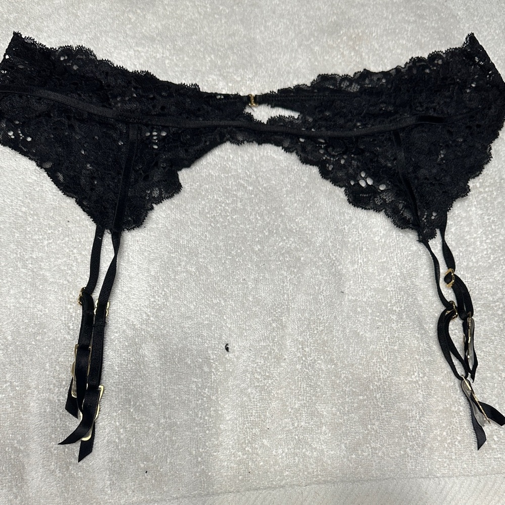 Victoria's Secret Elegant Black Lace Garter